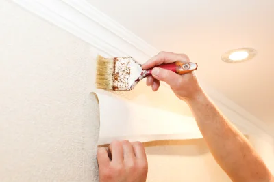 Pose de papier peint à Dalstein — revêtements muraux et toiles de verre